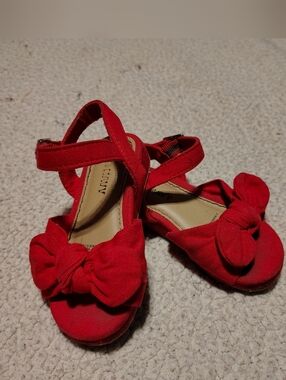 Old navy baby girl bright red strappy sandals bow accent baby size 5